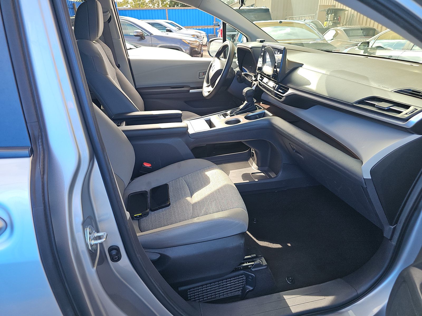 2024 Toyota Sienna LE FWD