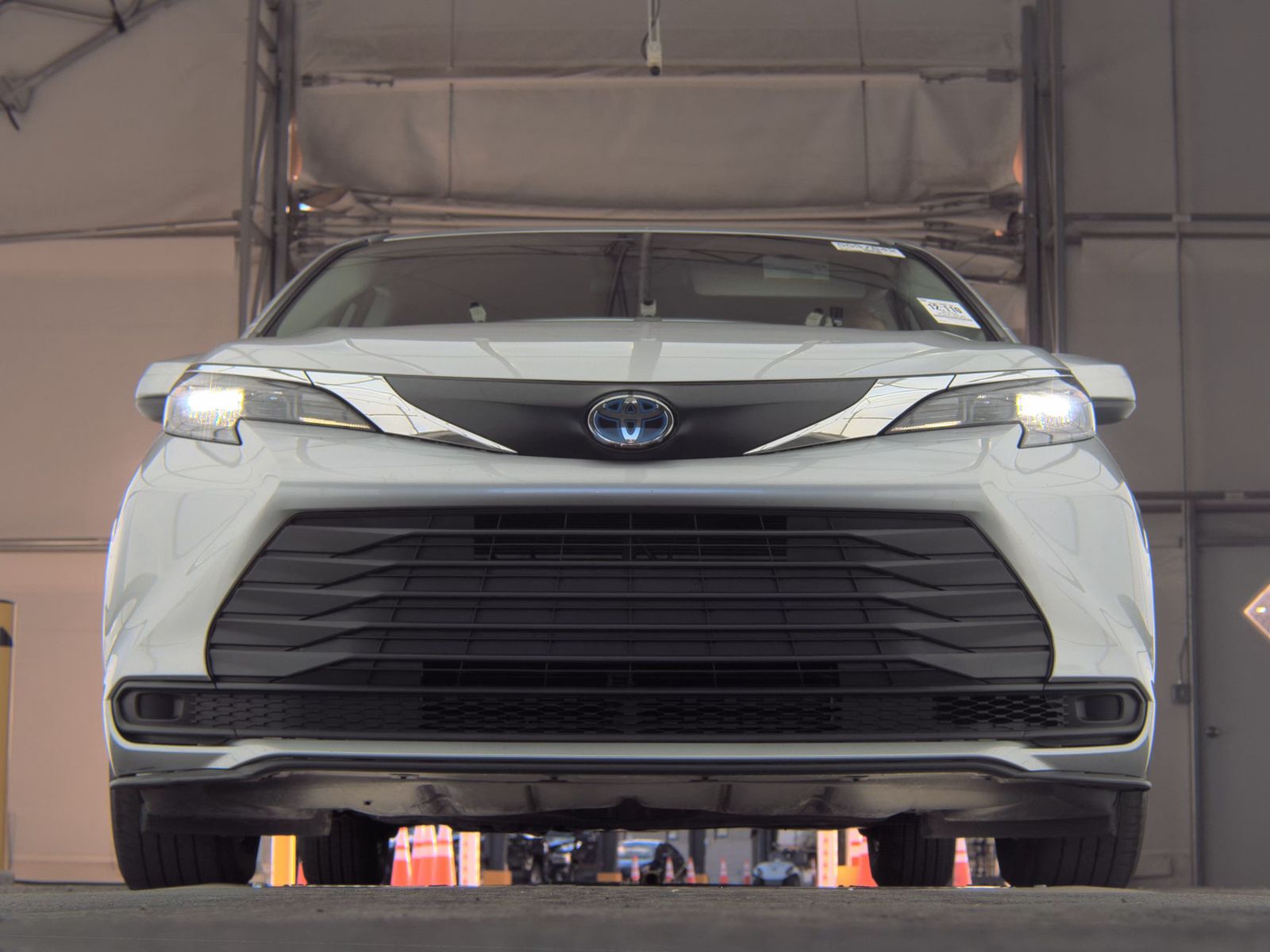 2024 Toyota Sienna LE FWD