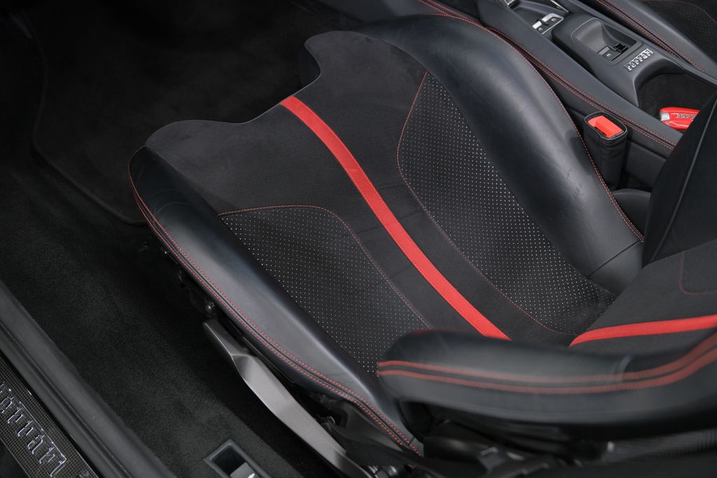 2021 Ferrari F8 Base RWD