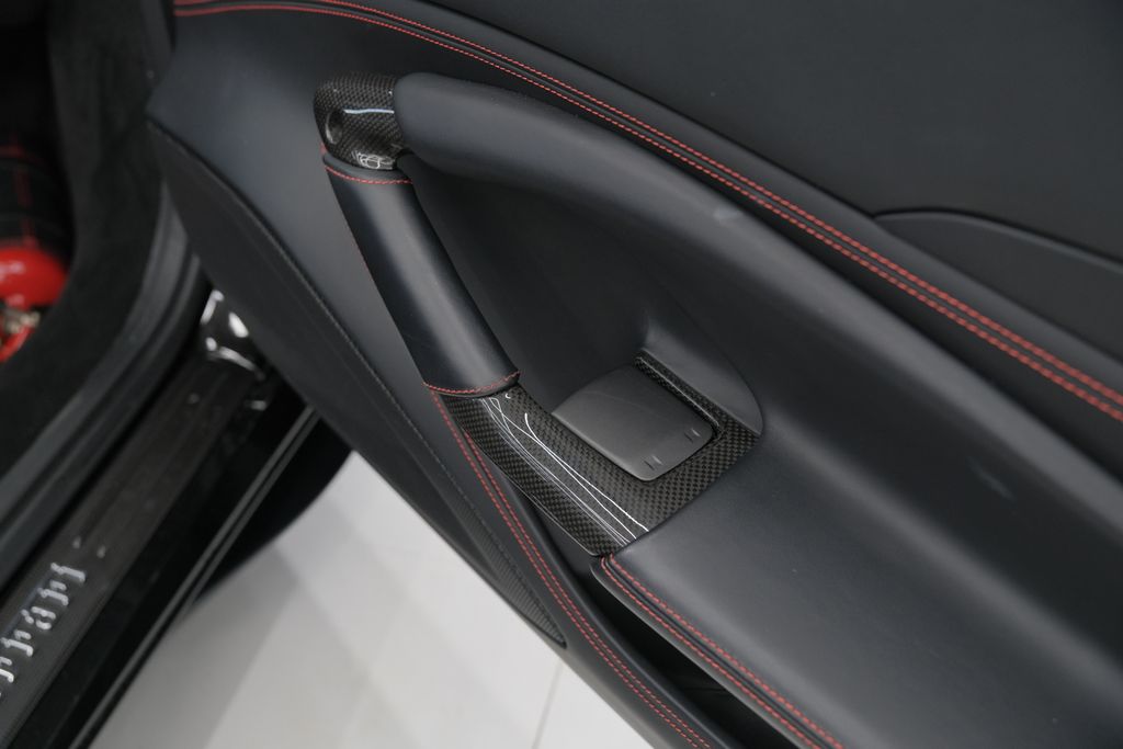 2021 Ferrari F8 Base RWD