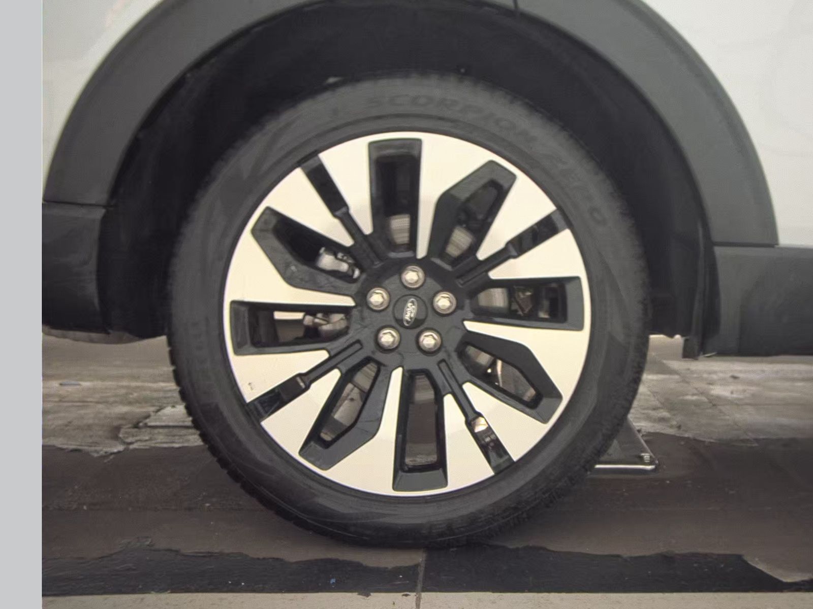 2025 Ford Explorer Platinum AWD