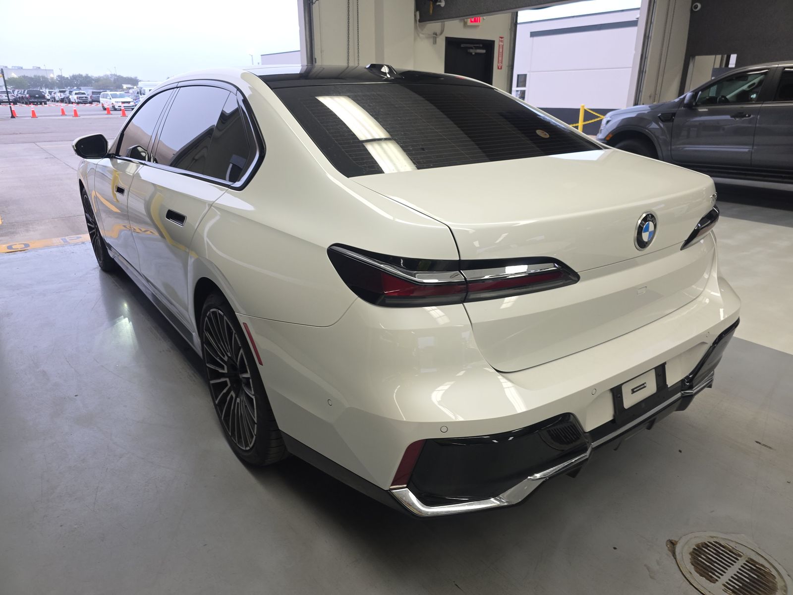 2025 BMW 7 Series 740i RWD