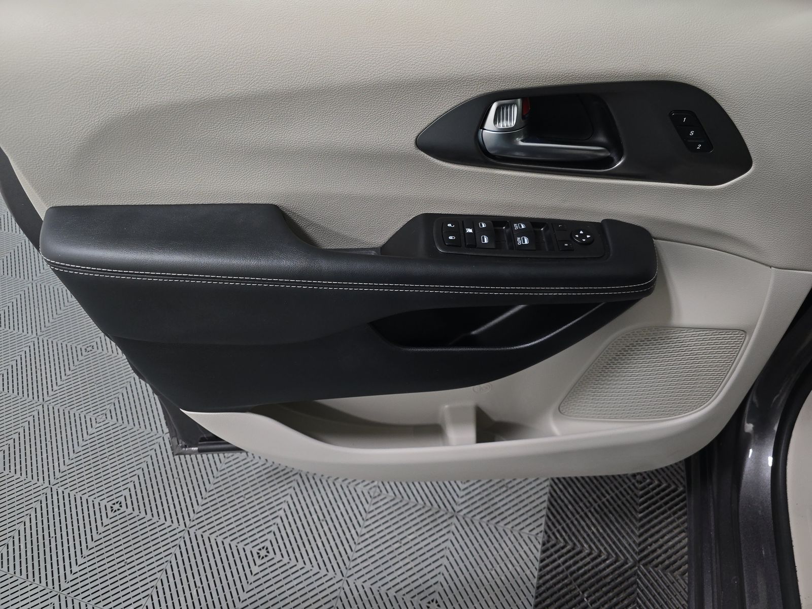 2023 Chrysler Pacifica Touring L FWD