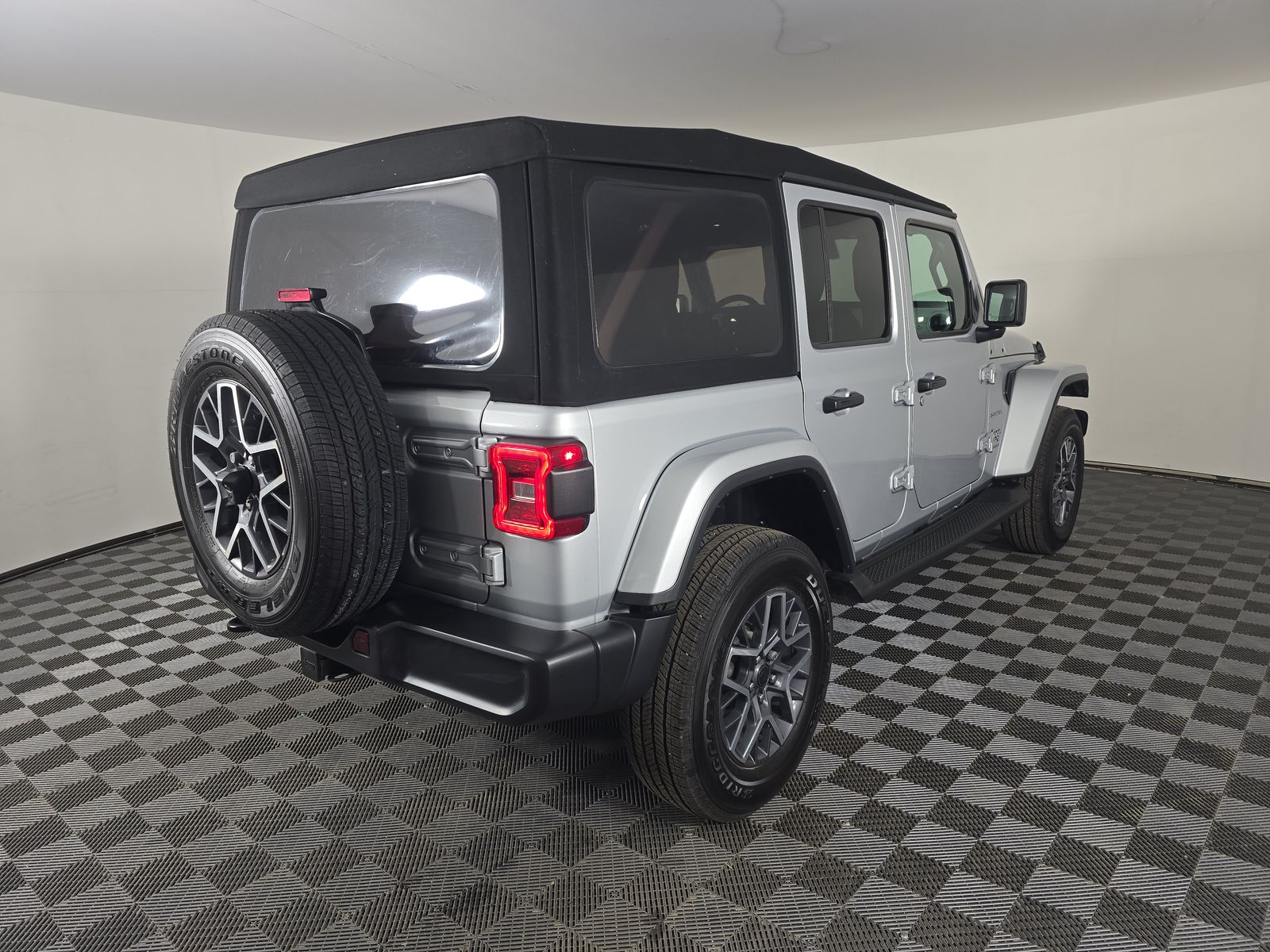 2024 Jeep Wrangler Sahara AWD