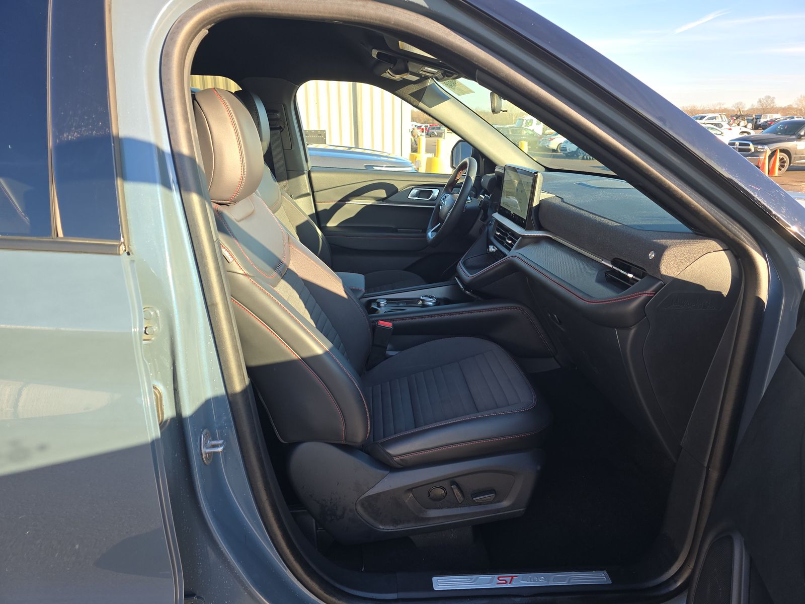 2025 Ford Explorer ST-Line RWD