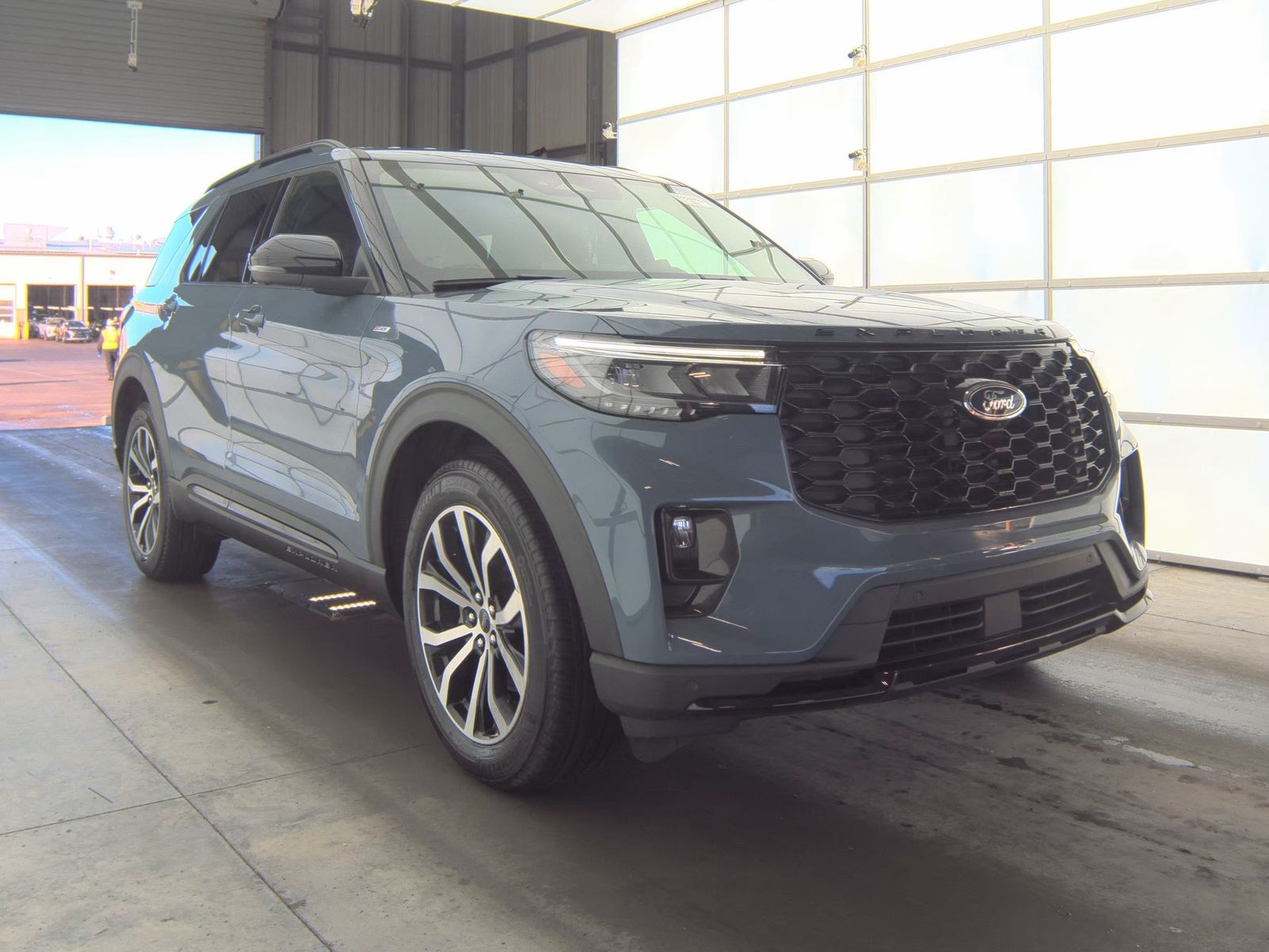 2025 Ford Explorer ST-Line RWD