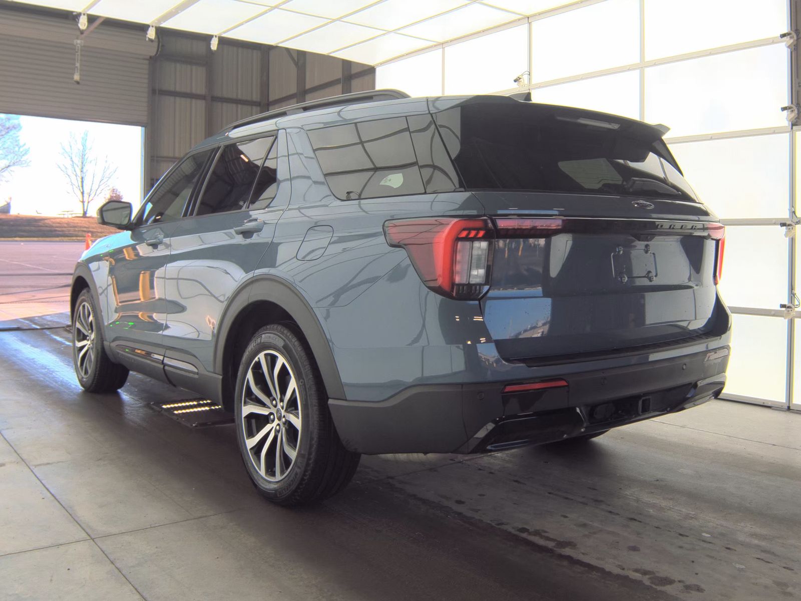 2025 Ford Explorer ST-Line RWD