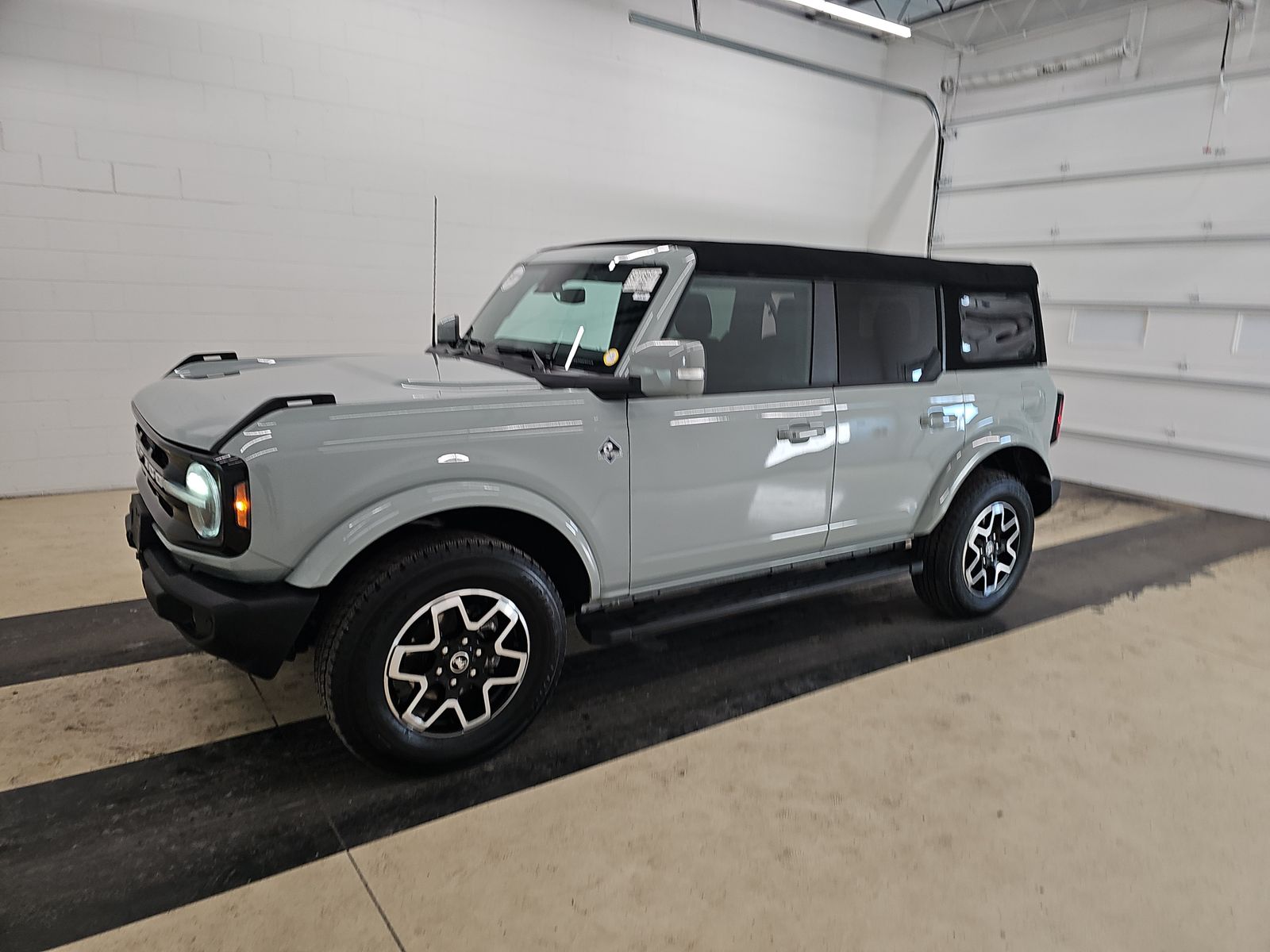 2024 Ford Bronco 4-Door Outer Banks's photo