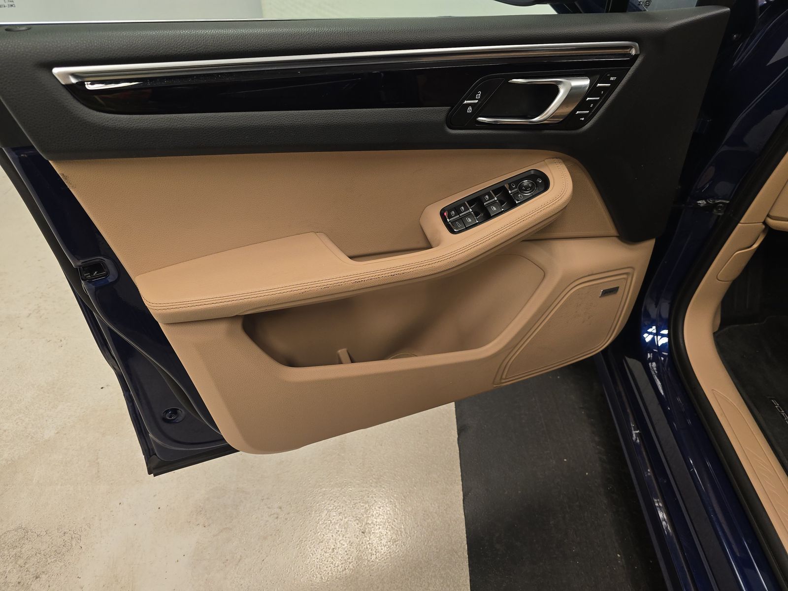 2024 Porsche Macan Base AWD