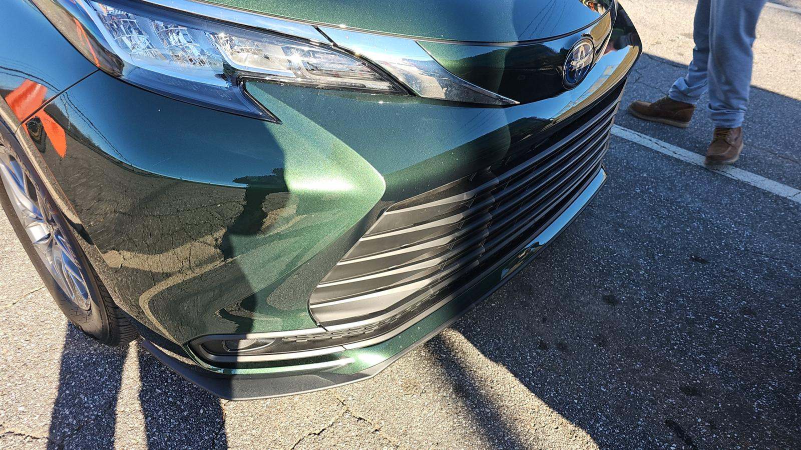 2024 Toyota Sienna LE FWD