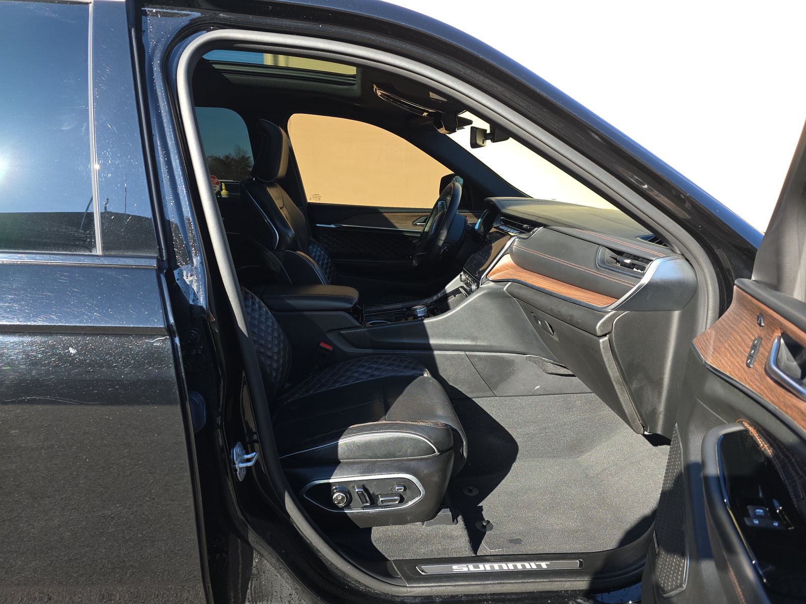 2023 Jeep Grand Cherokee Summit AWD