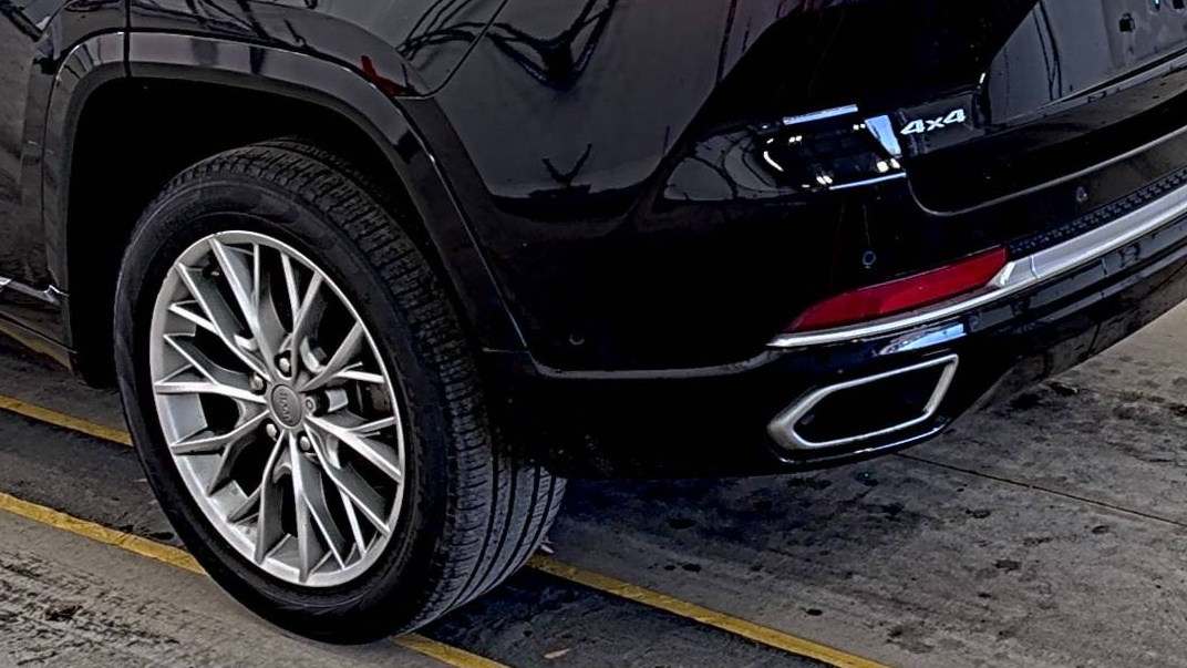 2023 Jeep Grand Cherokee Summit AWD