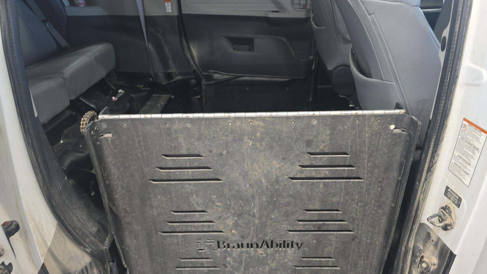 2023 Toyota Sienna XLE FWD