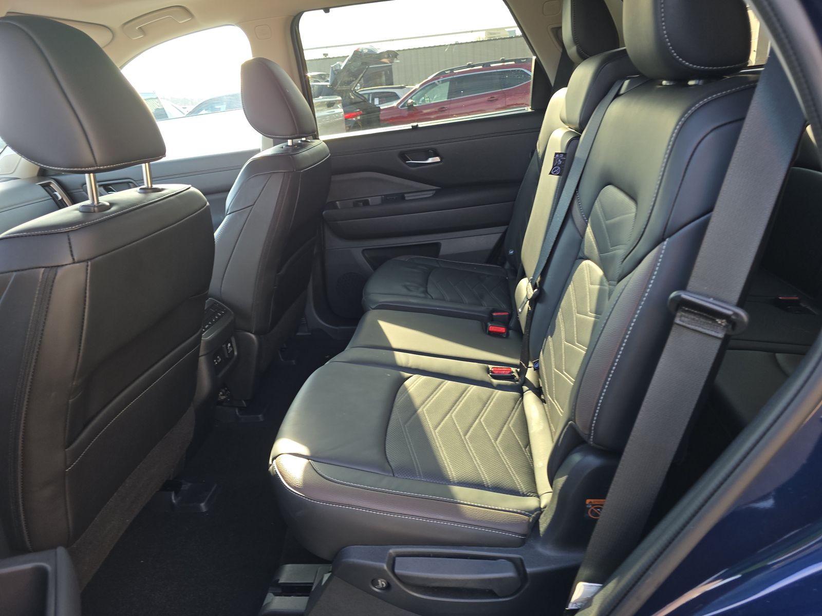 2024 Nissan Pathfinder Platinum FWD