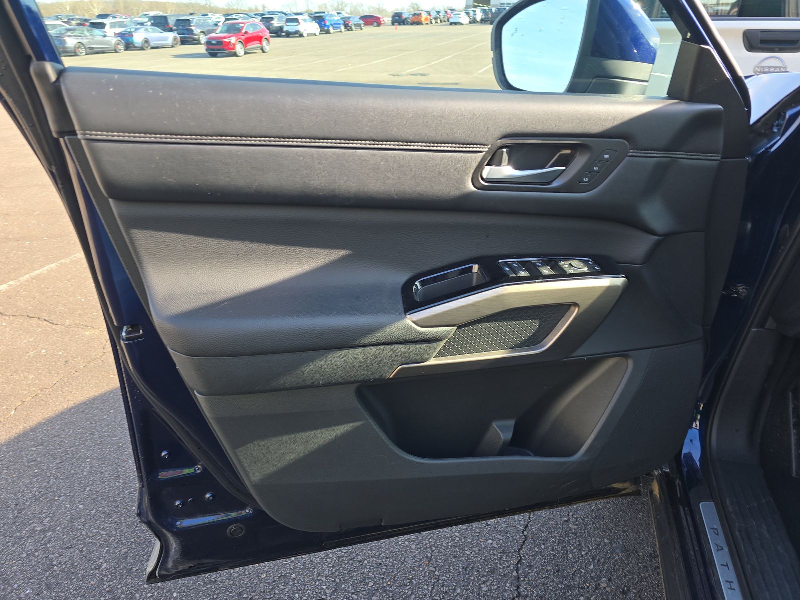 2024 Nissan Pathfinder Platinum FWD