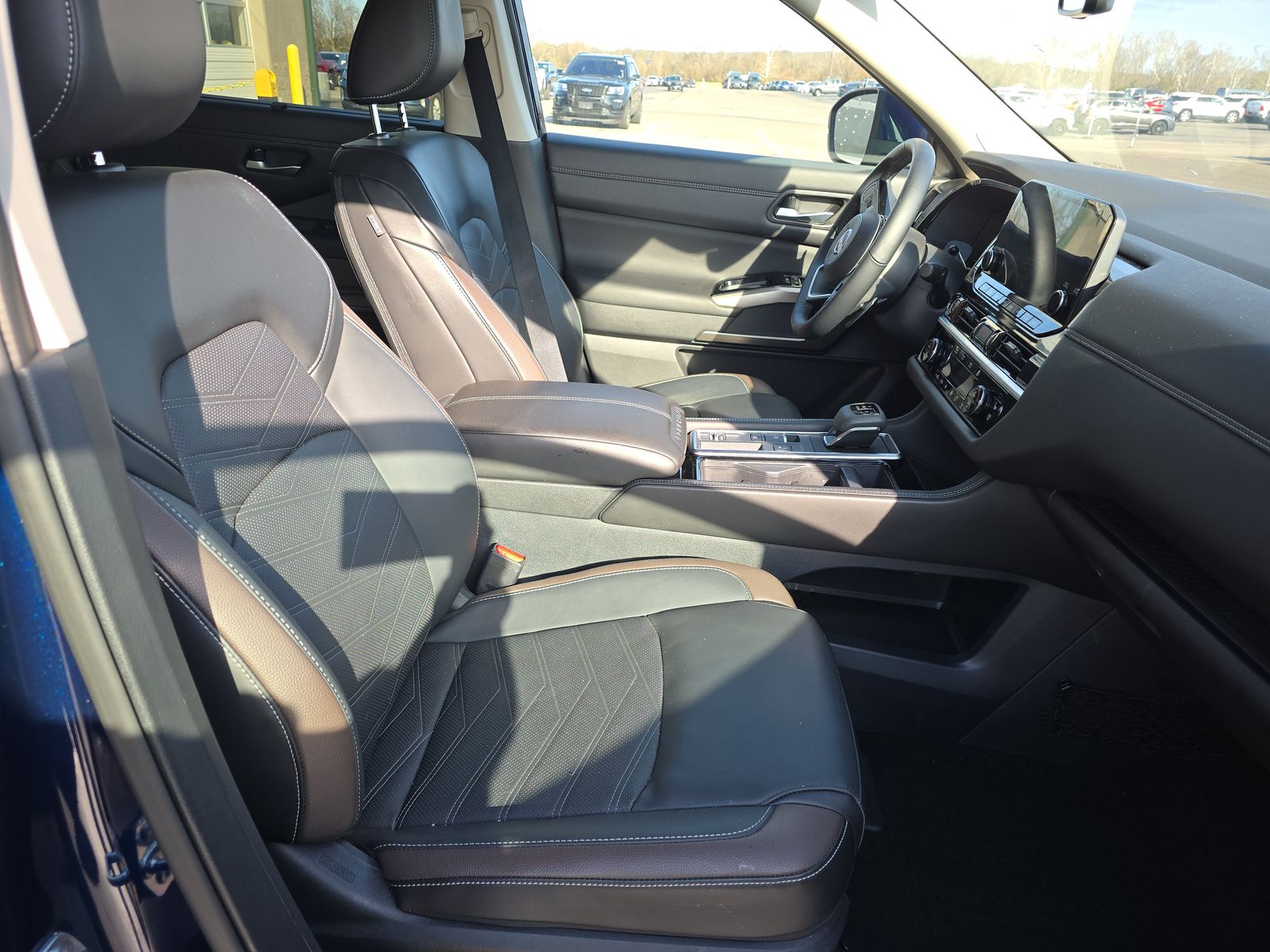 2024 Nissan Pathfinder Platinum FWD