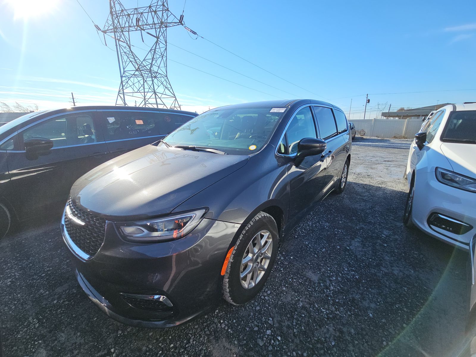 2023 Chrysler Pacifica Touring L's photo