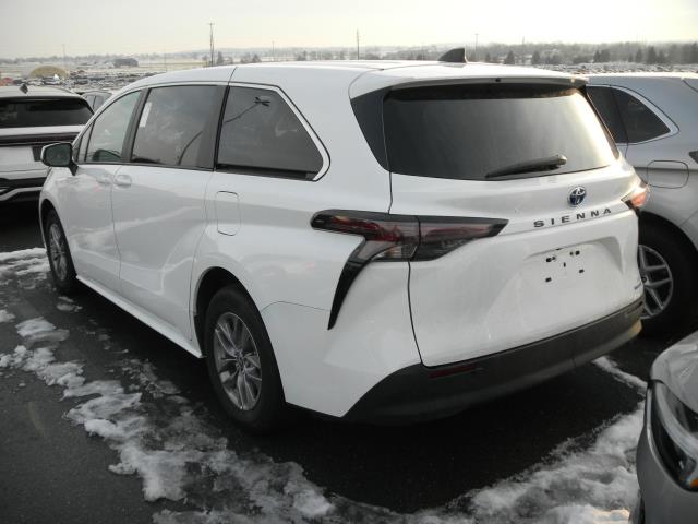 2024 Toyota Sienna LE FWD