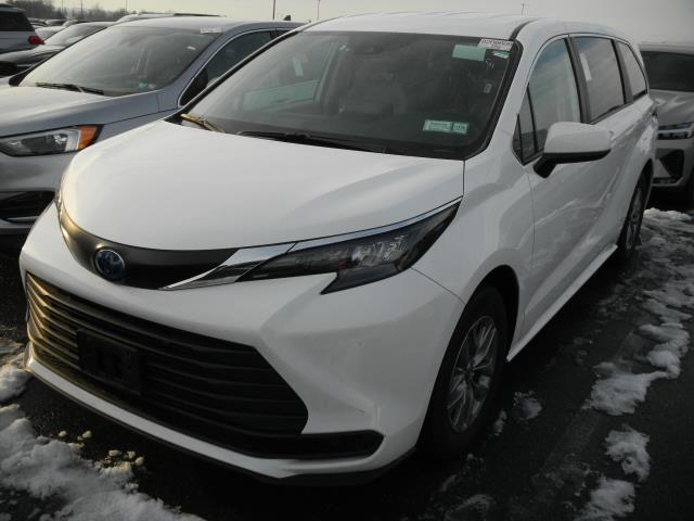 2024 Toyota Sienna LE FWD