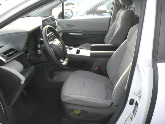 2024 Toyota Sienna LE FWD