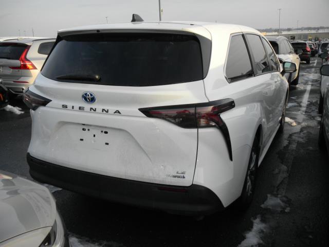 2024 Toyota Sienna LE FWD