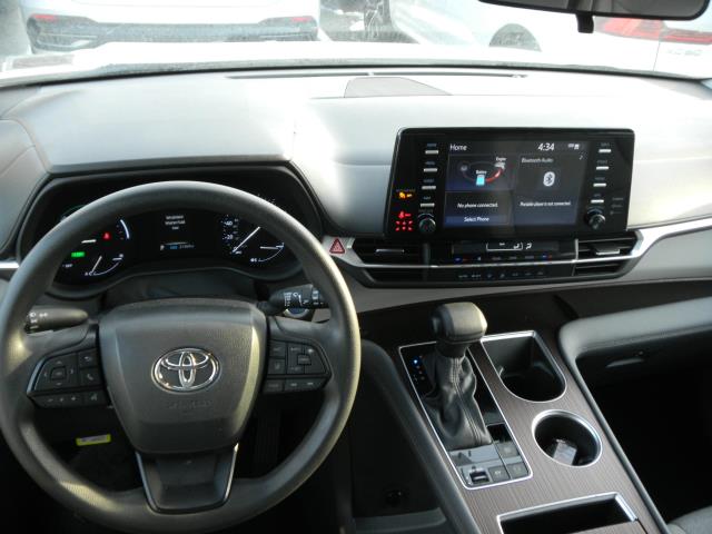 2024 Toyota Sienna LE FWD