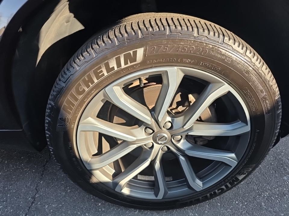 2018 Volvo XC90 T6 Momentum AWD