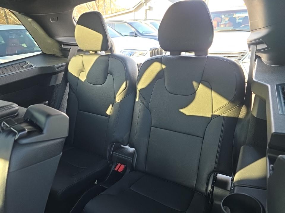 2018 Volvo XC90 T6 Momentum AWD