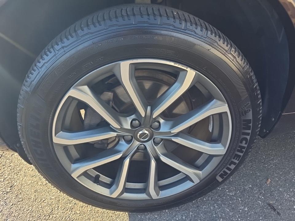 2018 Volvo XC90 T6 Momentum AWD