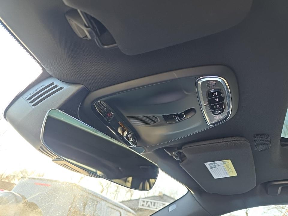 2018 Volvo XC90 T6 Momentum AWD