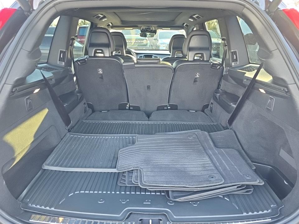 2018 Volvo XC90 T6 Momentum AWD