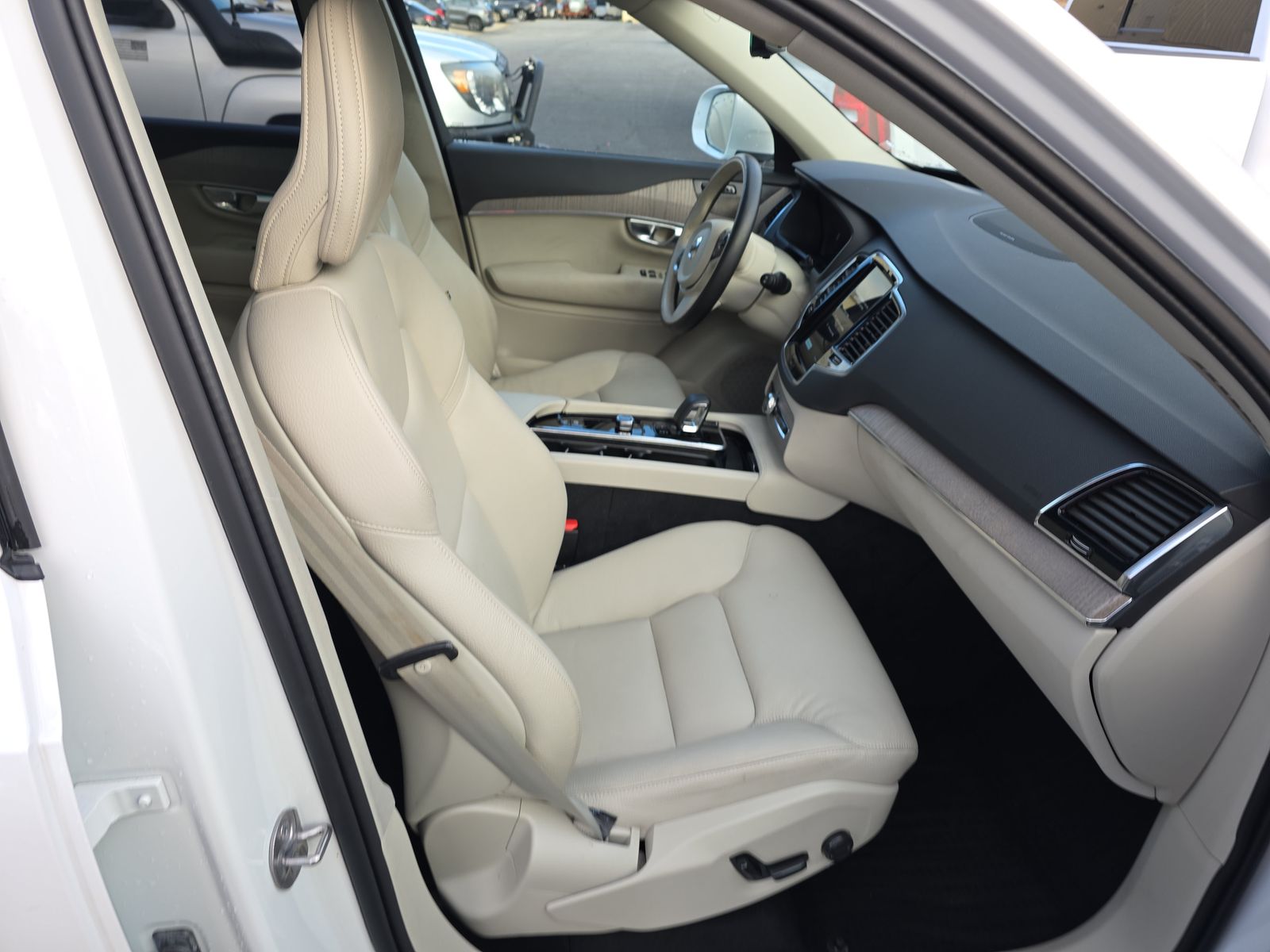 2024 Volvo XC90 B6 Plus AWD