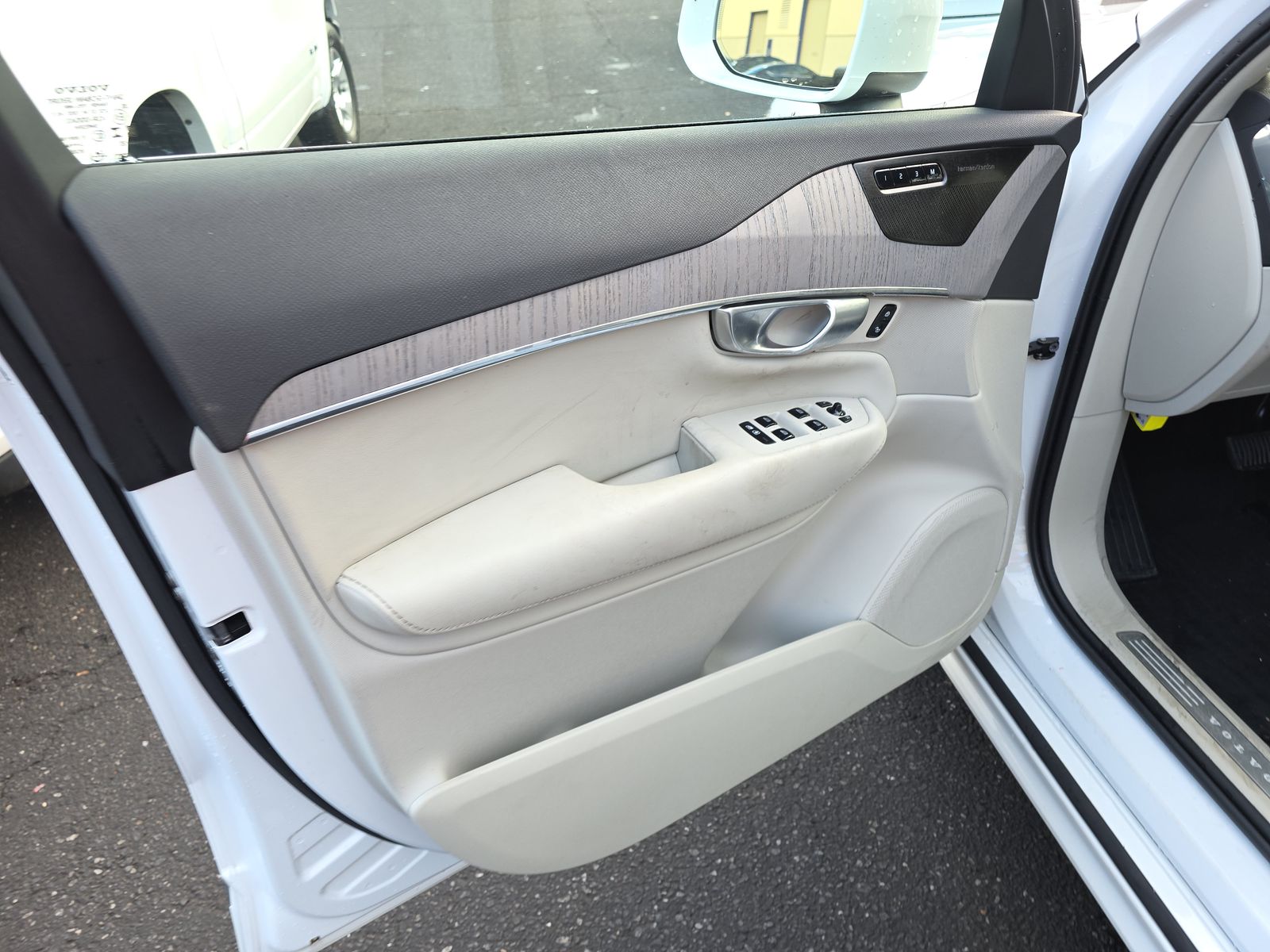 2024 Volvo XC90 B6 Plus AWD