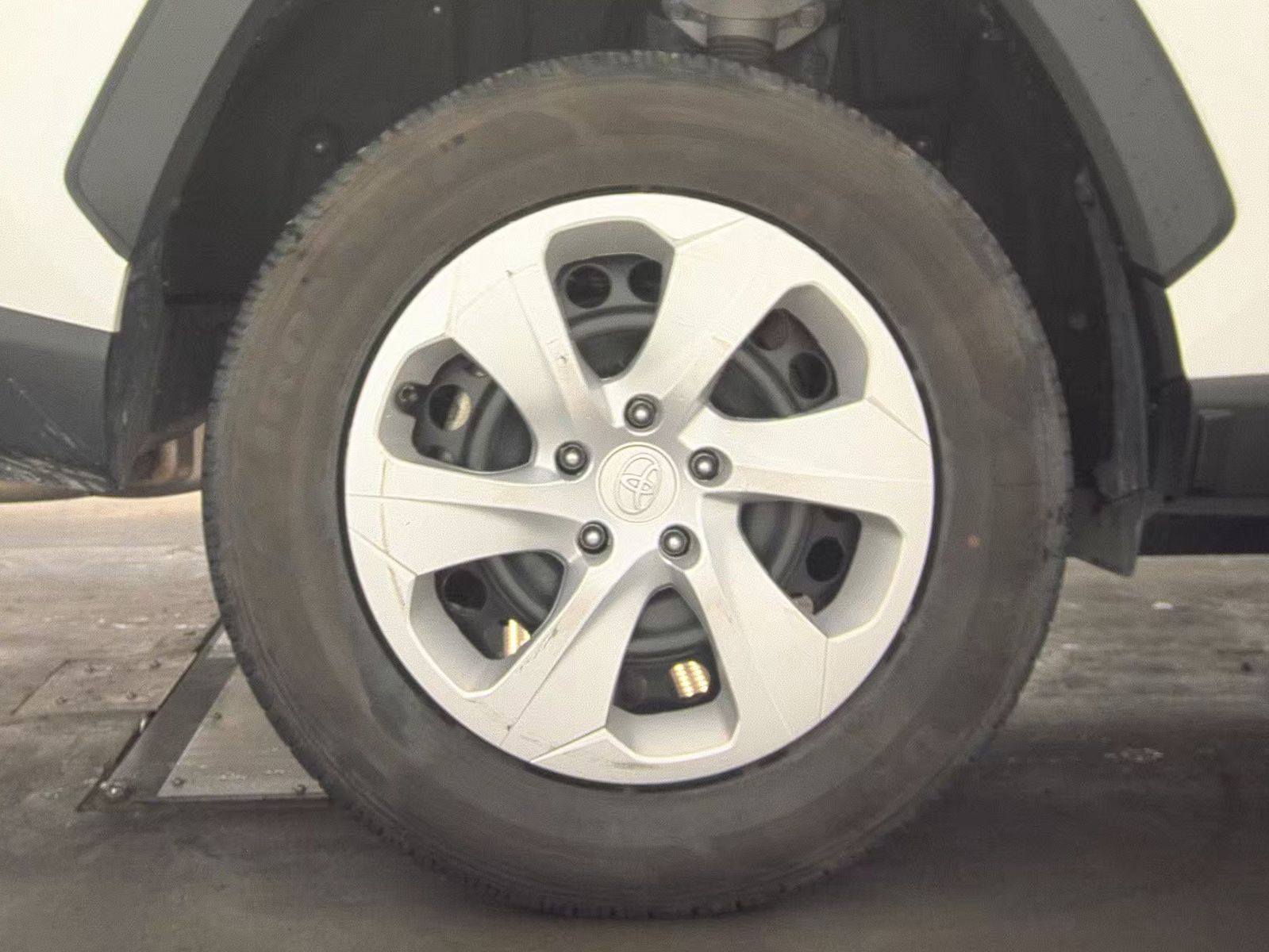 2024 Toyota RAV4 LE FWD