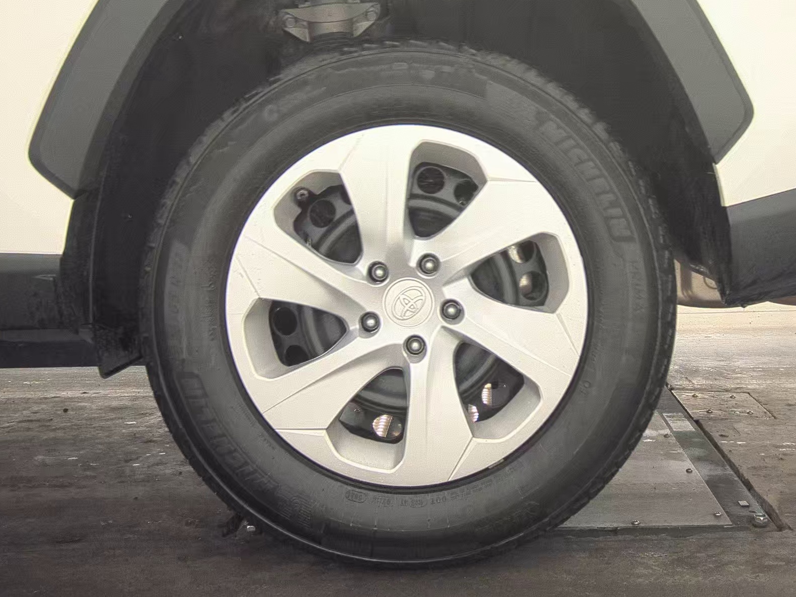 2024 Toyota RAV4 LE FWD