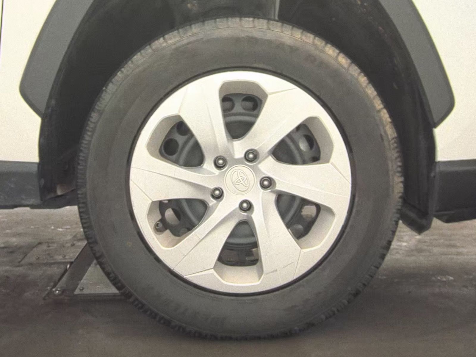 2024 Toyota RAV4 LE FWD