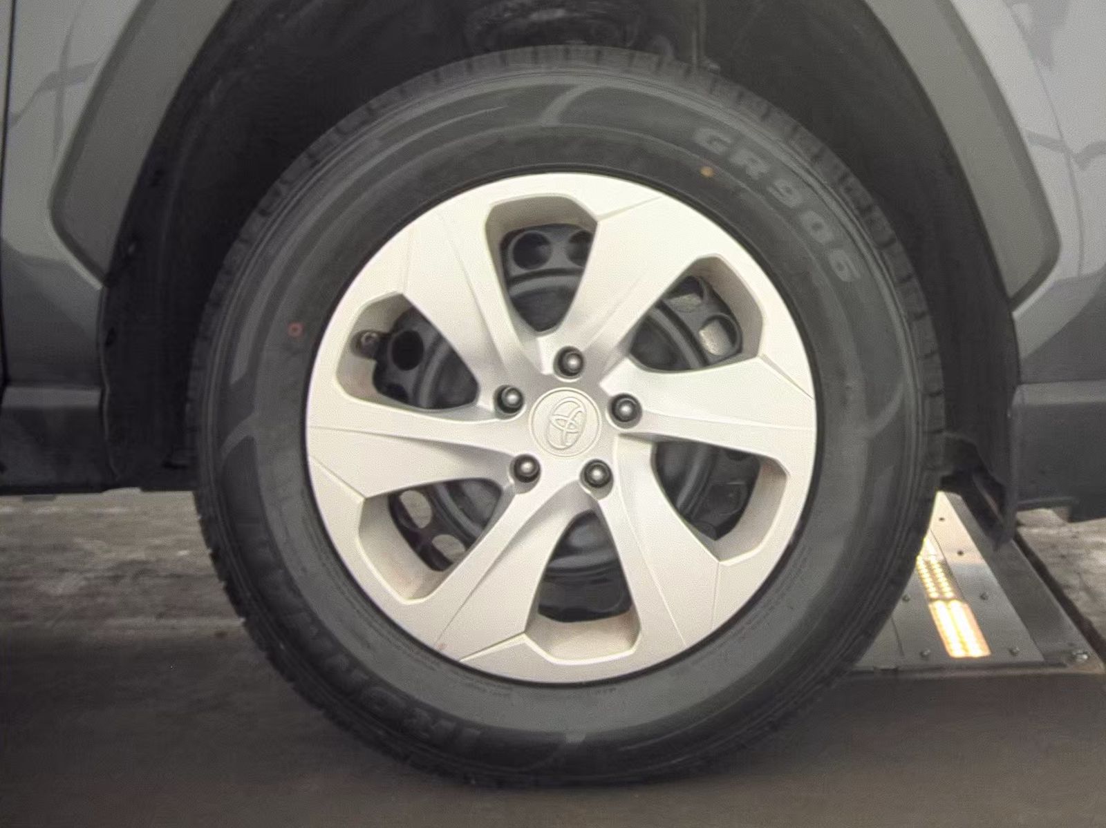 2024 Toyota RAV4 LE FWD