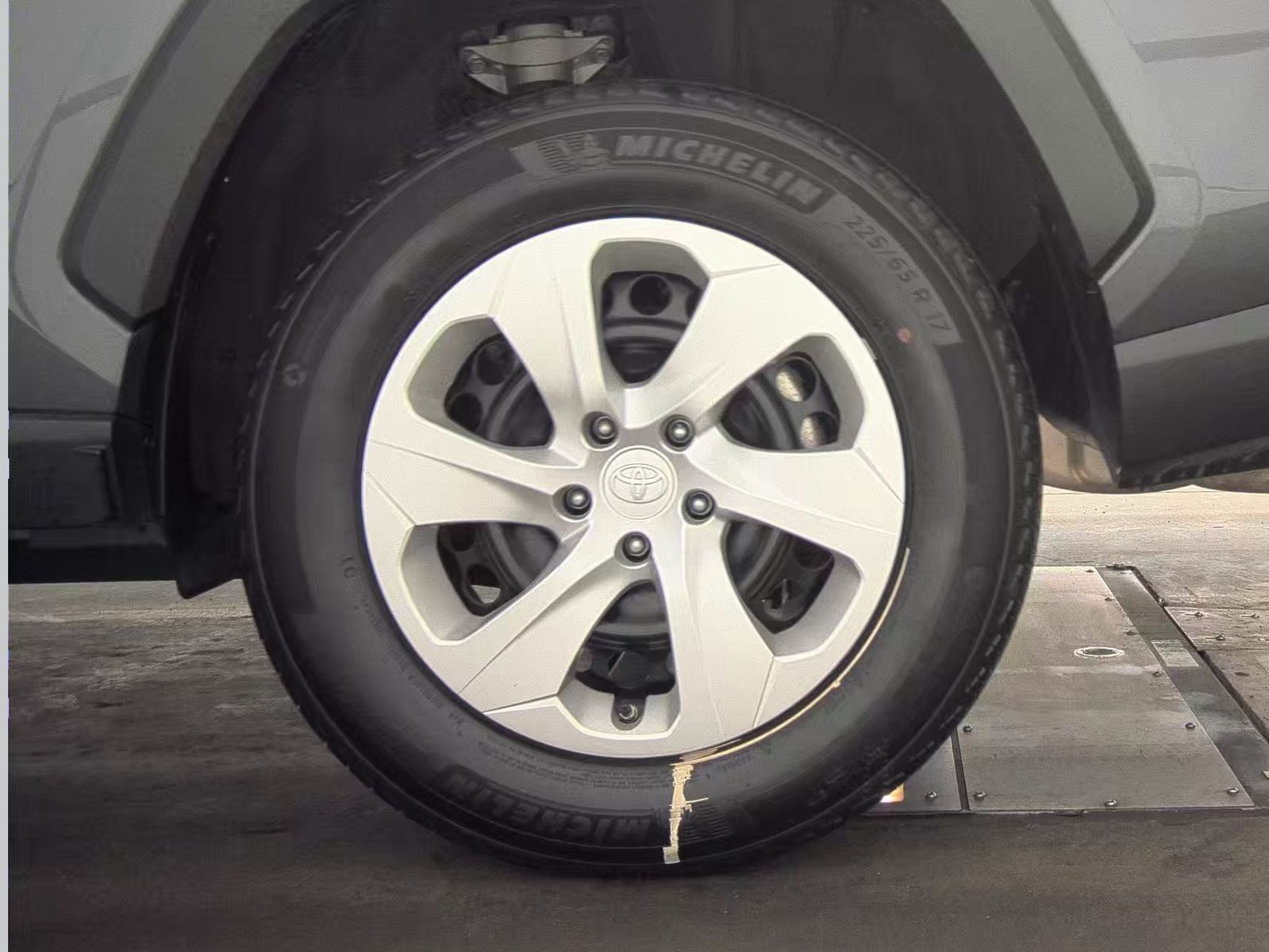 2024 Toyota RAV4 LE FWD