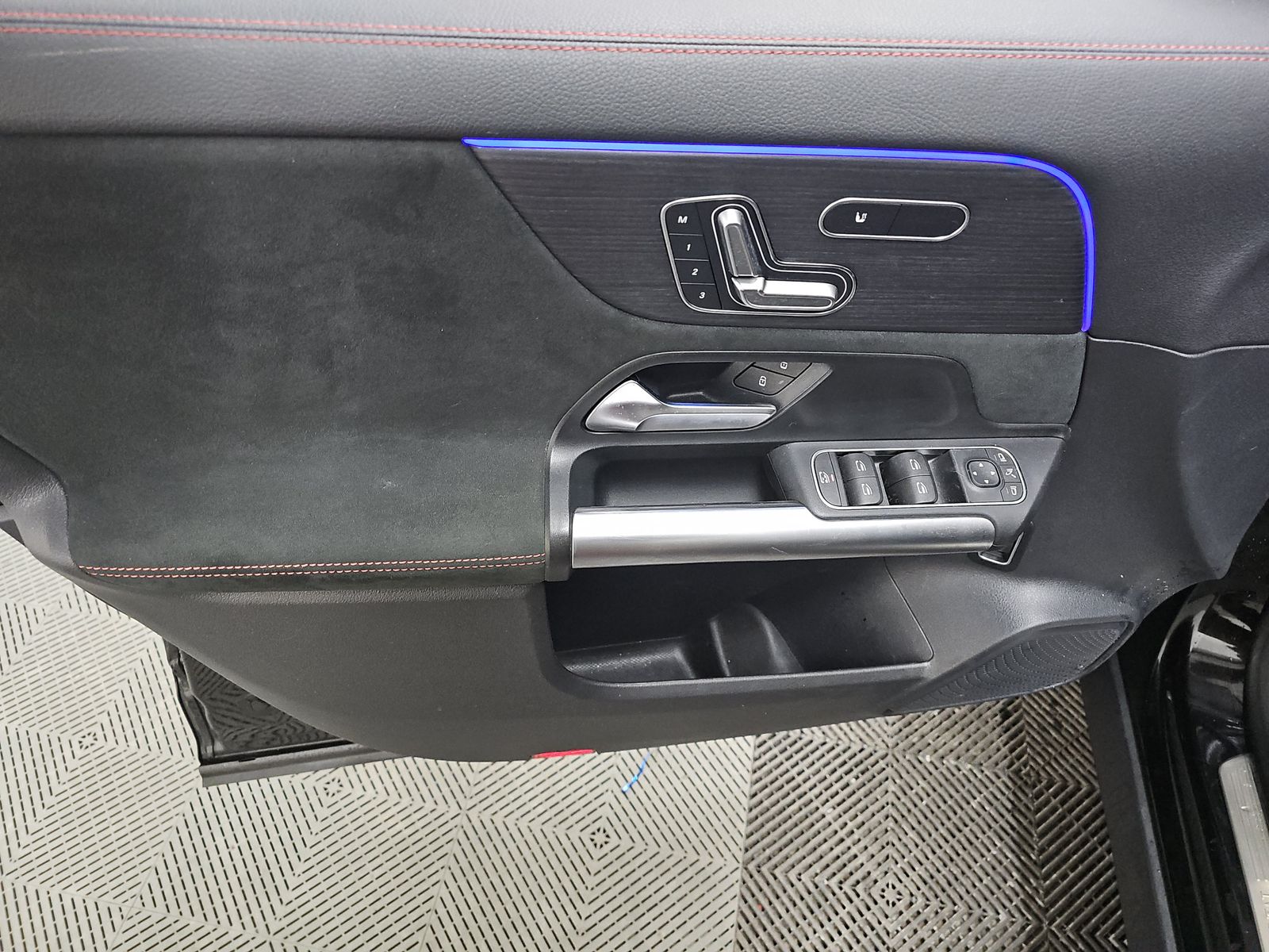 MERCEDES-BENZ GLA-CLASS - 10