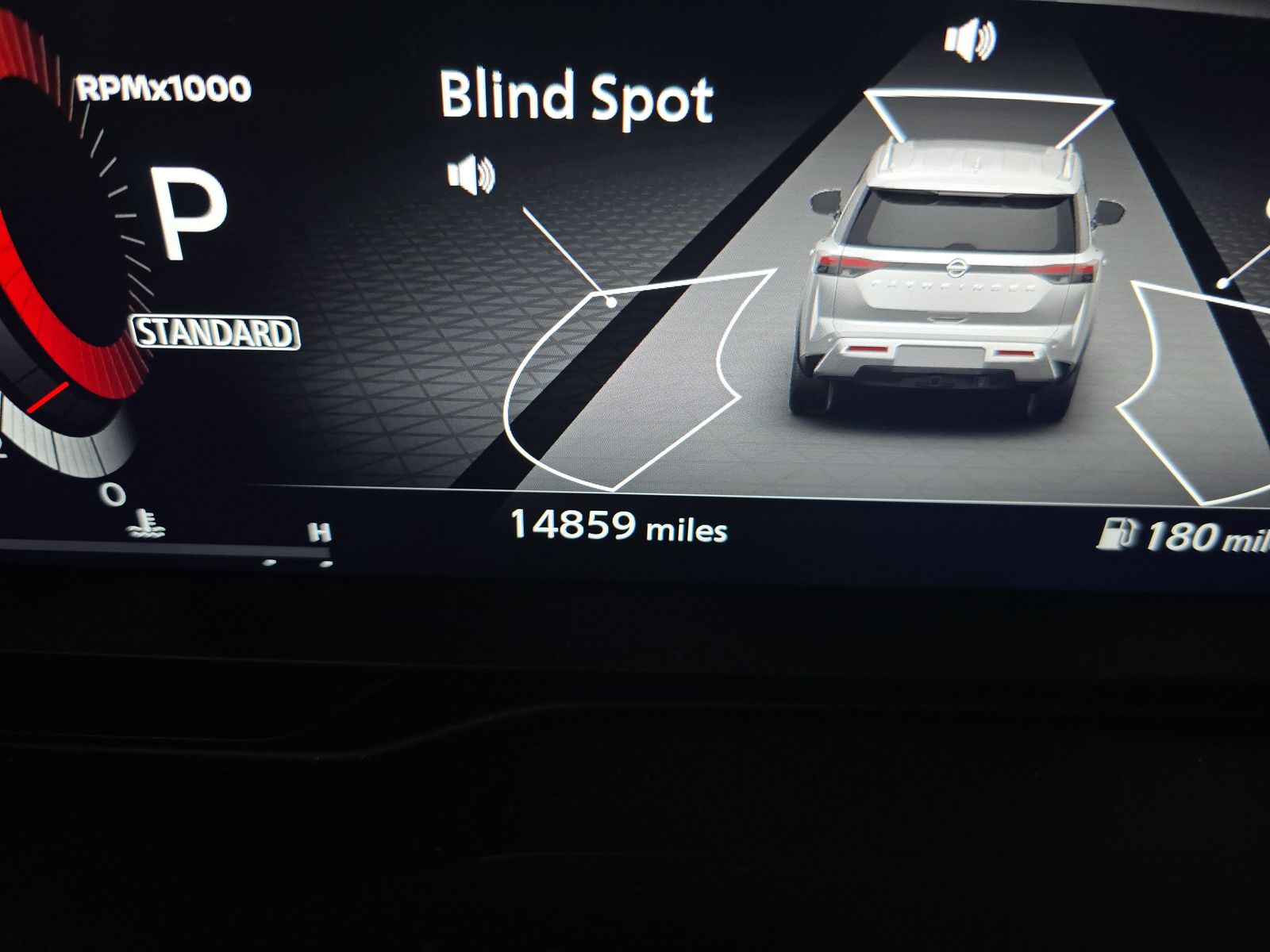 2024 Nissan Pathfinder Platinum FWD