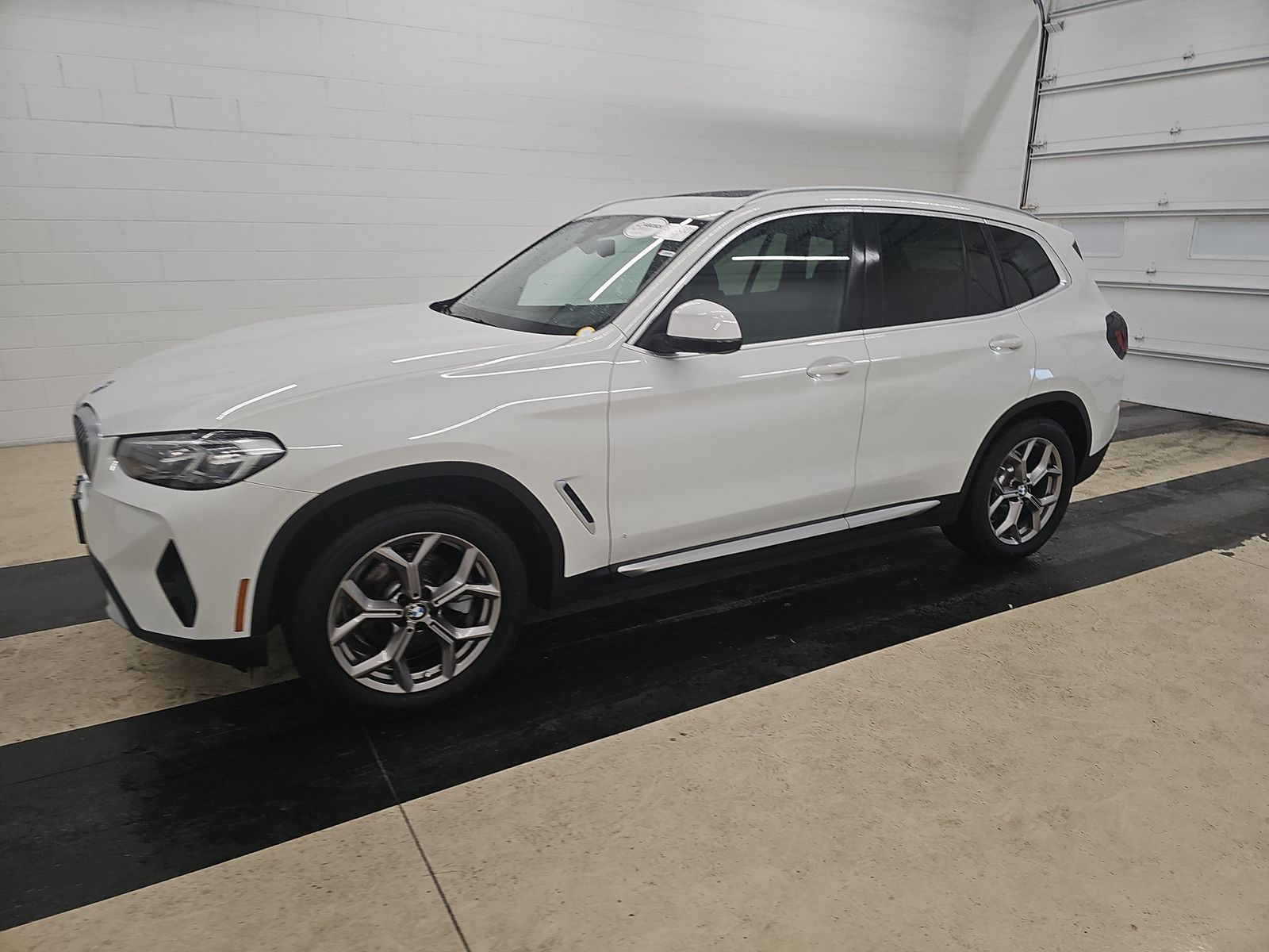 2022 BMW X3 30i's photo