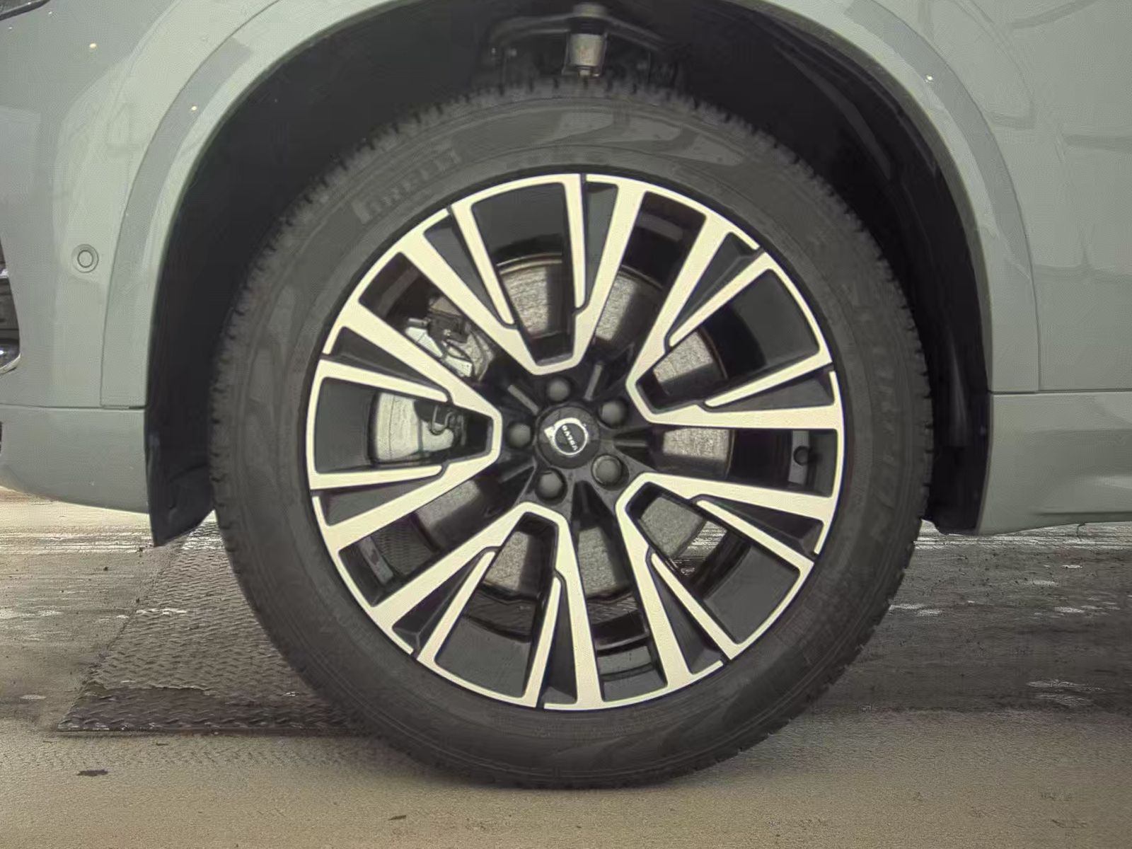 2025 Volvo XC90 Plug-In Hybrid T8 Plus AWD