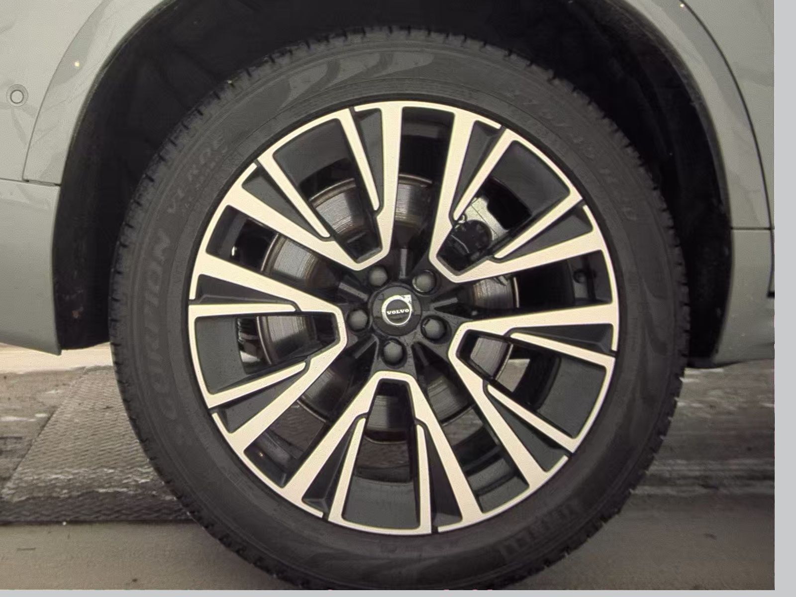 2025 Volvo XC90 Plug-In Hybrid T8 Plus AWD