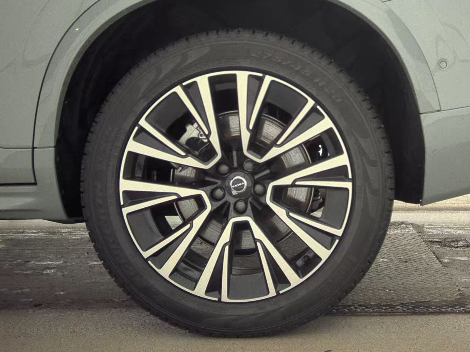 2025 Volvo XC90 Plug-In Hybrid T8 Plus AWD