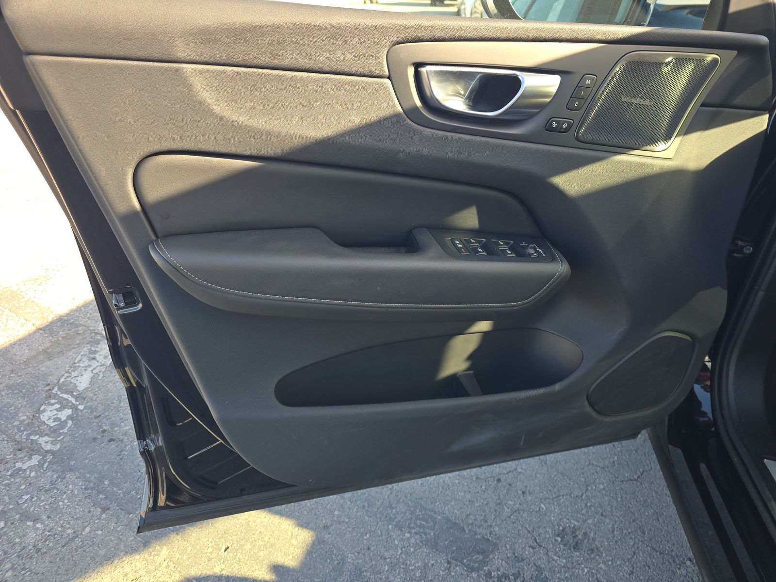 2024 Volvo XC60 Recharge T8 Ultimate Black Edition AWD