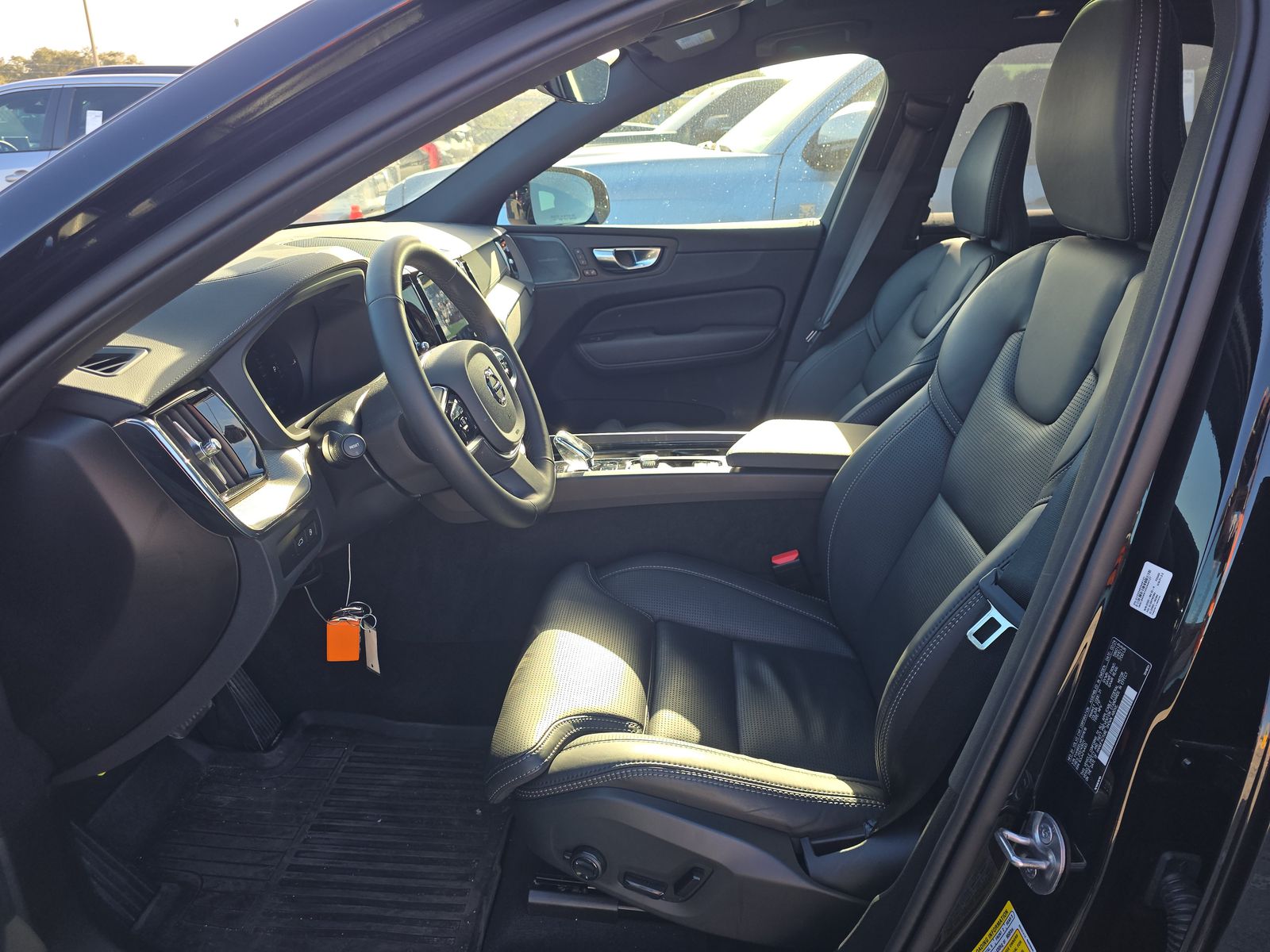 2024 Volvo XC60 Recharge T8 Ultimate Black Edition AWD