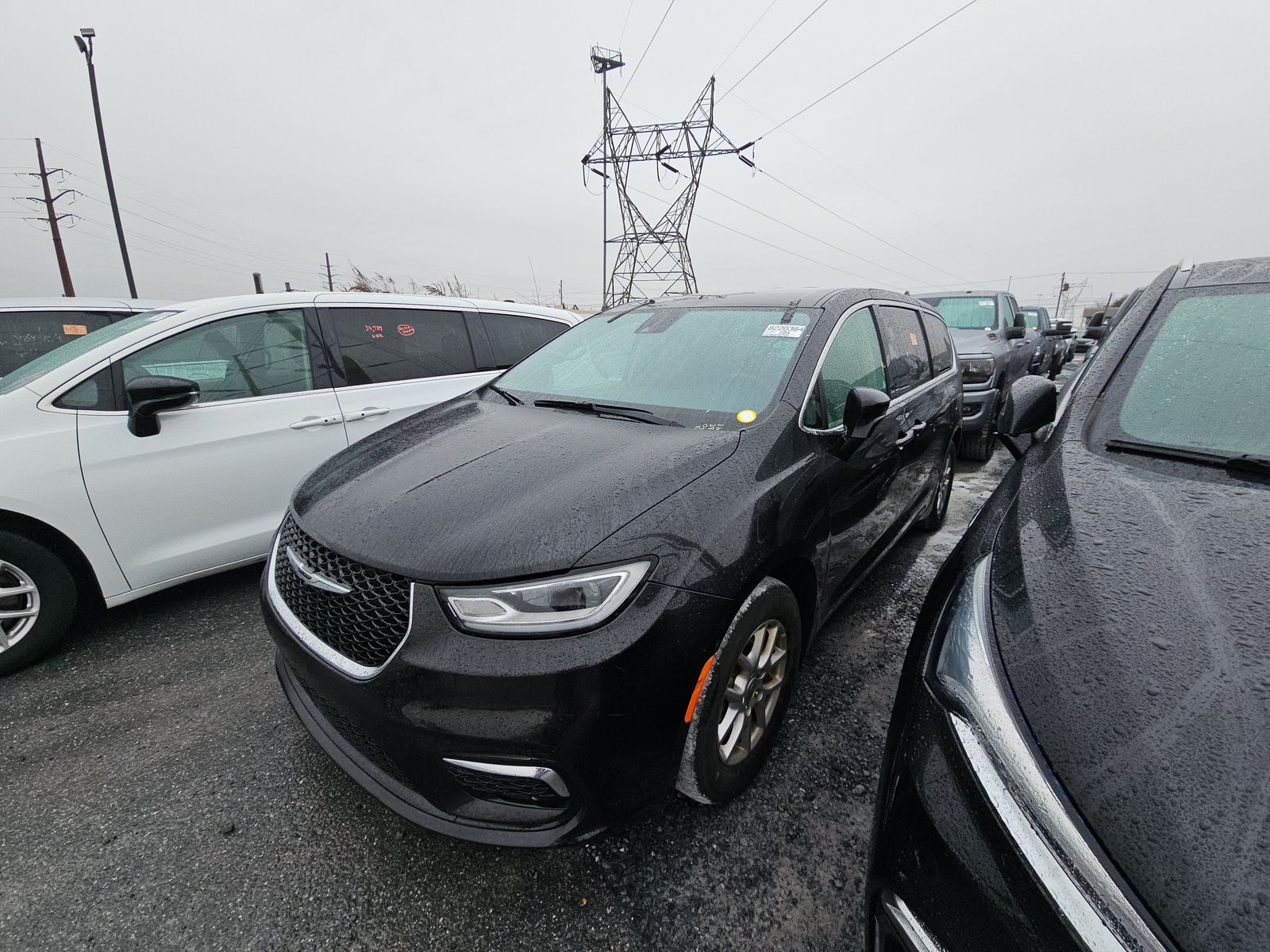 2023 Chrysler Pacifica Touring L's photo