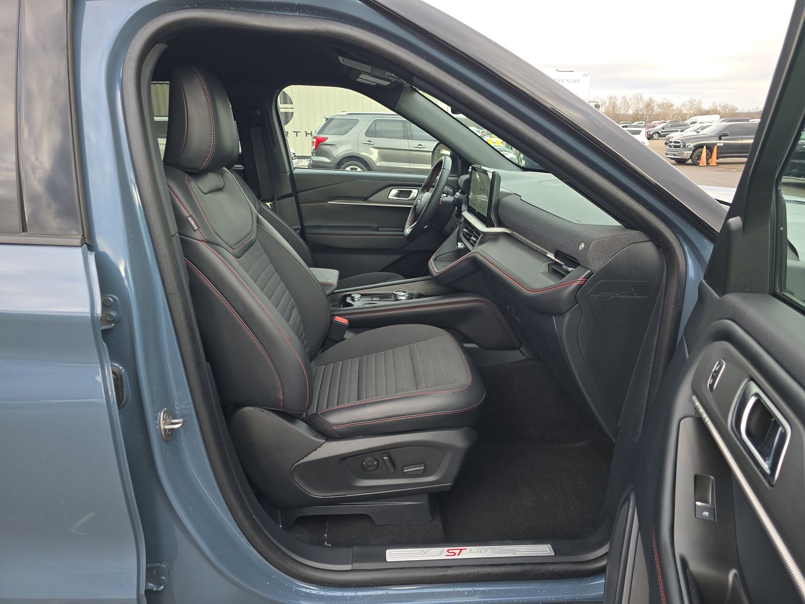 2025 Ford Explorer ST-Line AWD