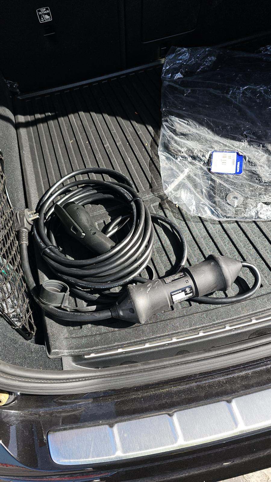 2024 Volvo XC60 Recharge T8 Ultimate Black Edition AWD