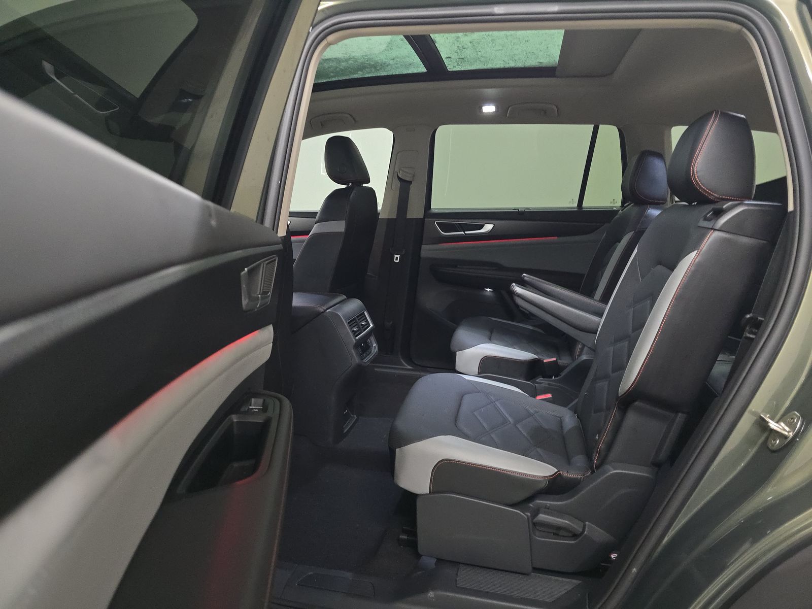 2024 Volkswagen Atlas 2.0T Peak Edition SEL AWD